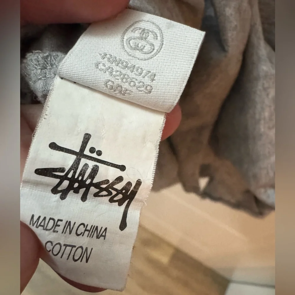 Stussy Logo Grey Old School T-shirt - Picture 6 of 6